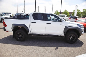 2025 New Toyota Hilux