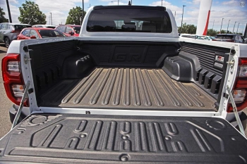 2025 New Toyota Hilux