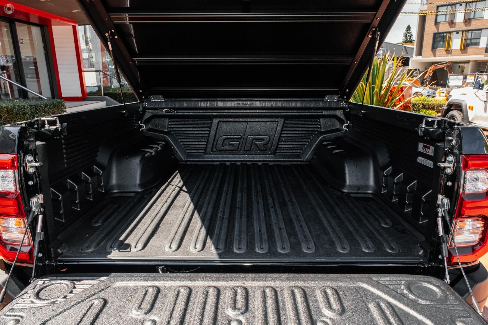 2025 New Toyota Hilux