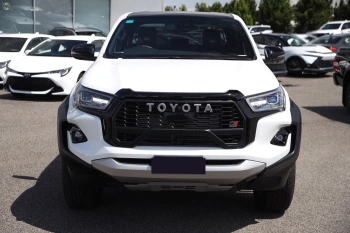 2025 New Toyota Hilux