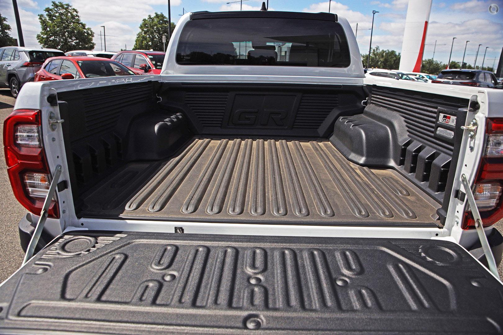 2025 New Toyota Hilux