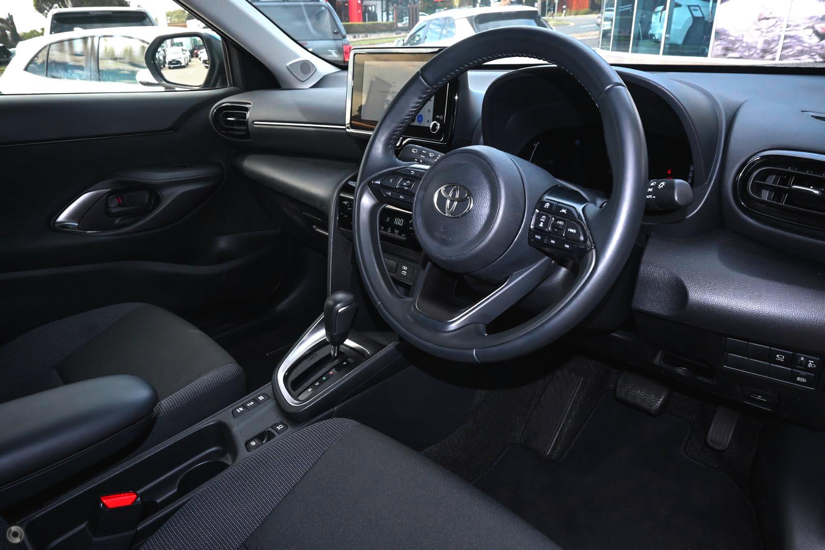 2025 New Toyota Yaris Cross