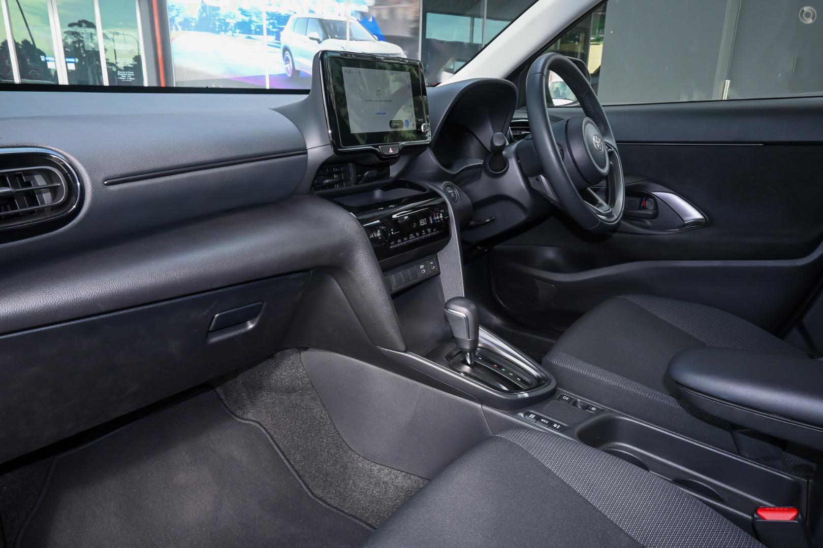 2025 New Toyota Yaris Cross