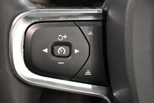 2022 Used Volvo XC40 Ultimate B5 Dark SUV