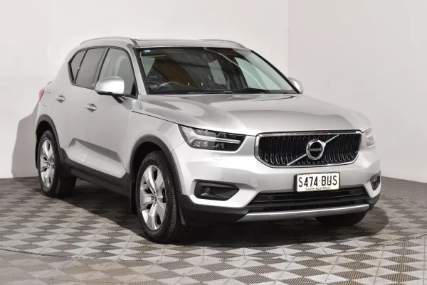 2018 Used Volvo XC40 T4 Momentum SUV