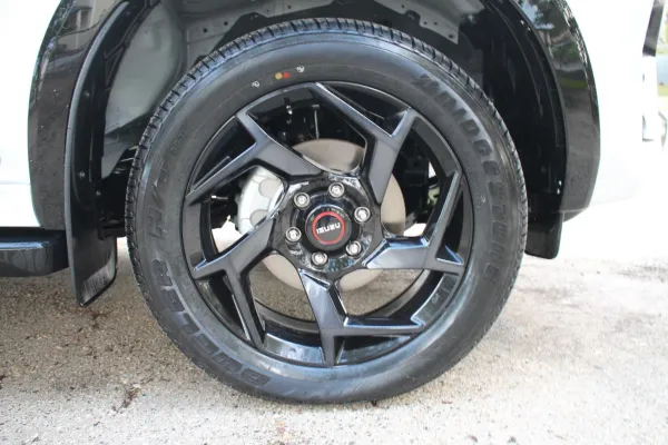 2025 Demo Isuzu MU-X XTERRAIN SUV