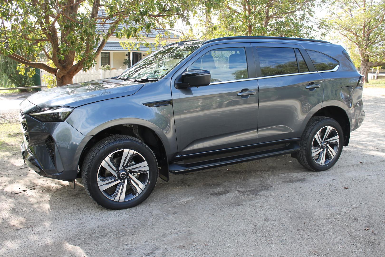 2025 Demo Isuzu MU-X LST SUV