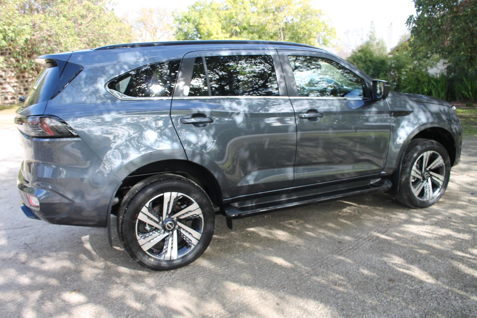 2025 Demo Isuzu MU-X LST SUV