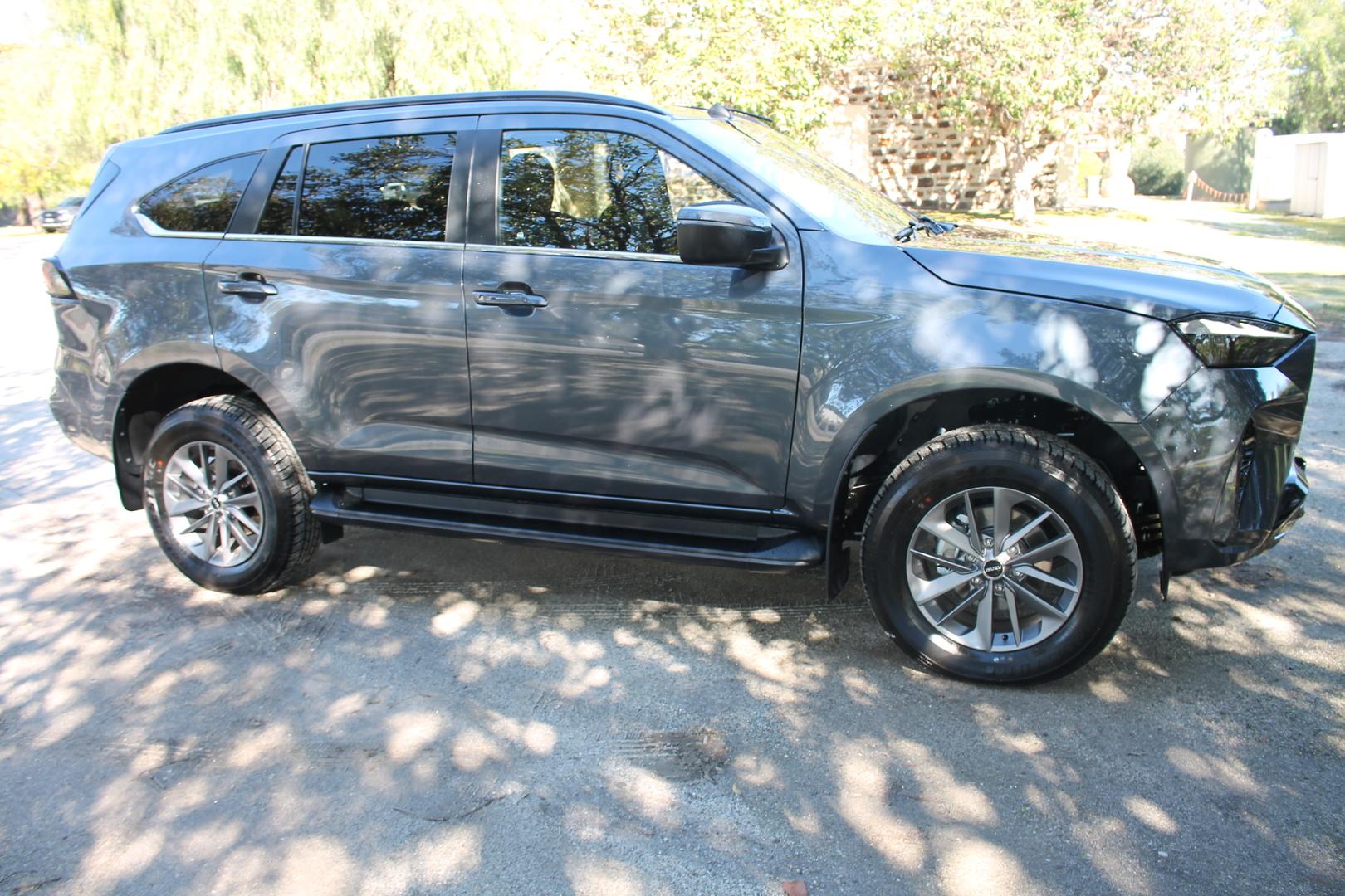 2025 Demo Isuzu MU-X LSU SUV