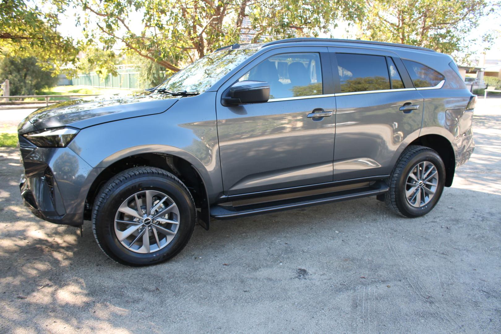 2025 Demo Isuzu MU-X LSU SUV