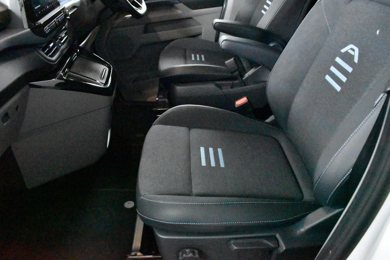 2024 Used Ford Tourneo AV Active Van Wagon