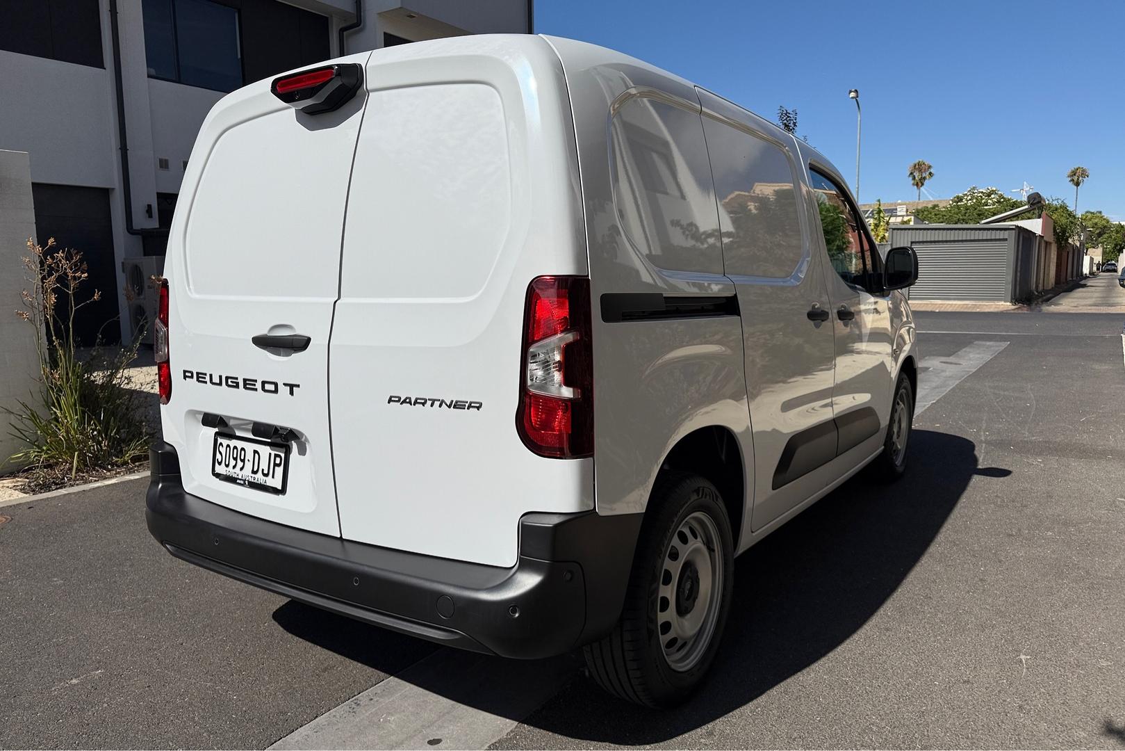 2025 Demo Peugeot Partner K9 Pro Van