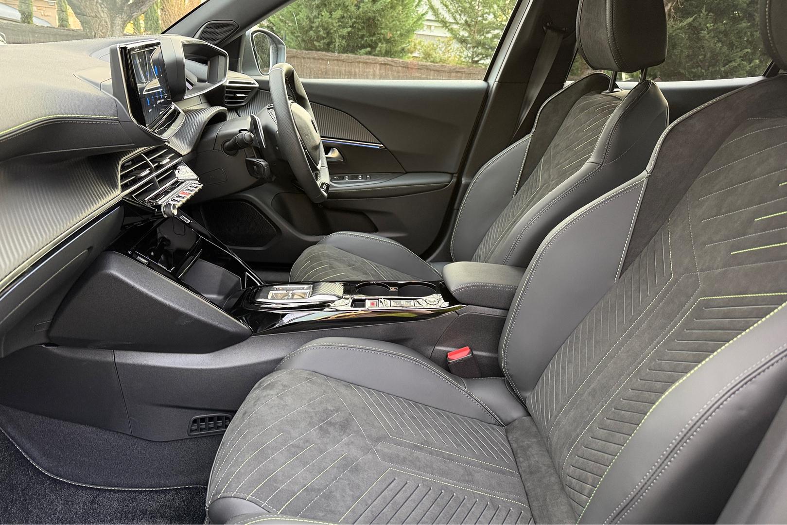 2024 Demo Peugeot 2008 P24 GT Hybrid SUV