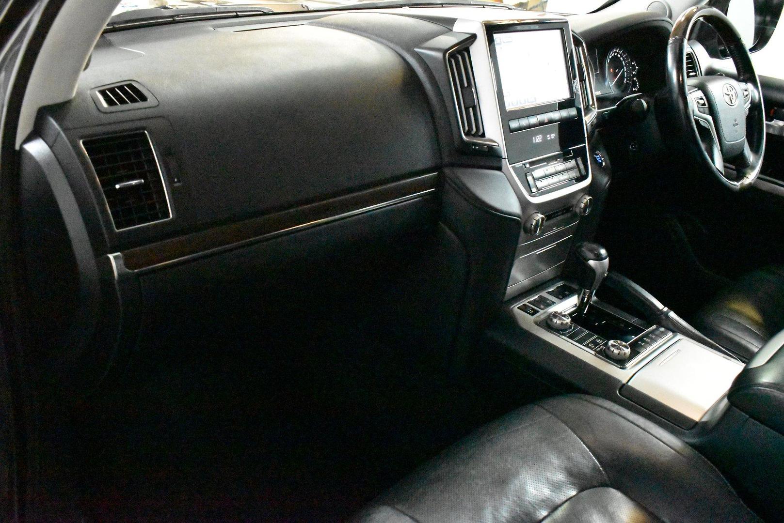 2020 Used Toyota Landcruiser VDJ200R Sahara SUV